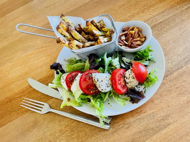 Marvelous Mozarella Salad & Chips!